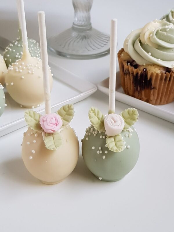 Cakepops mit Zuckerblumen